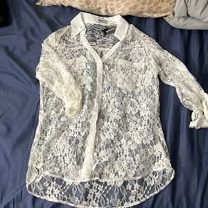 NWT White flower lace Express portifino button shirt. Size M